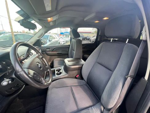 Used 2009 Chevrolet Suburban LT image 4
