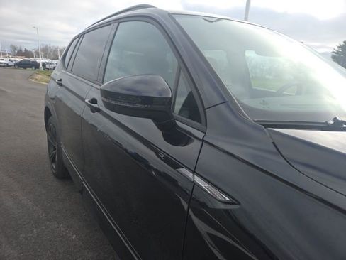 Used 2023 Volkswagen Tiguan SE R-Line image 5