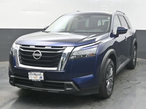 Used 2025 Nissan Pathfinder SV AWD/4WD image 4