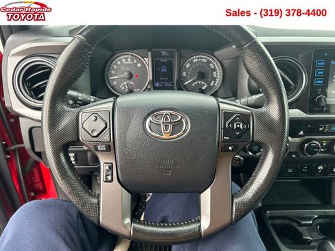 Used 2016 Toyota Tacoma TRD Sport image 16