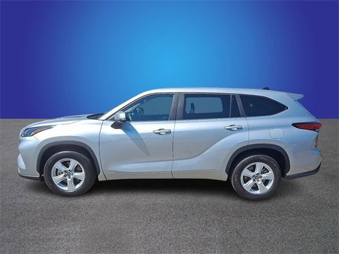 Used 2023 Toyota Highlander L image 7