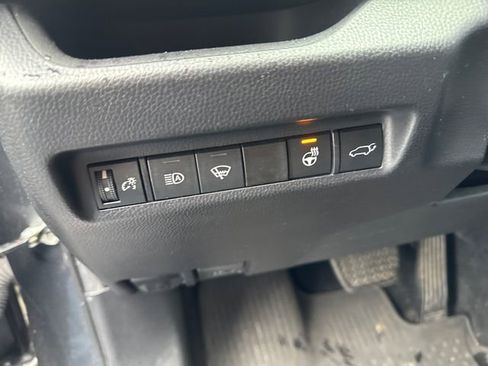 Used 2021 Toyota RAV4 XLE Premium AWD/4WD image 31