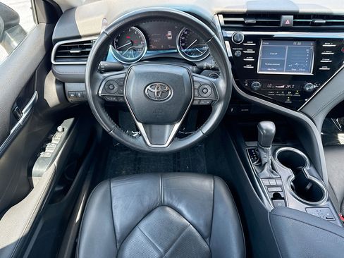 Used 2018 Toyota Camry XLE FWD image 16