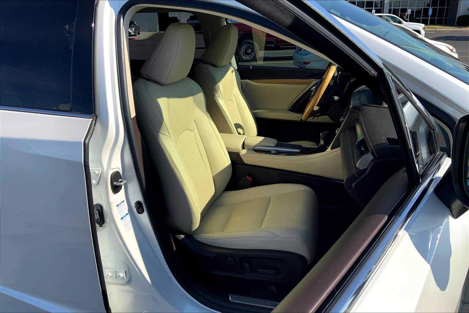 Used 2020 Lexus RX 450hL AWD w/ Premium Package image 9