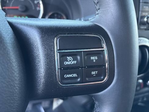 Used 2017 Jeep Wrangler Unlimited Rubicon w/ Connectivity Group AWD/4WD image 18
