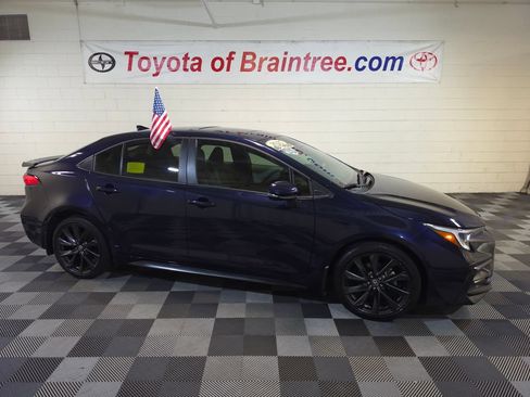 Certified 2025 Toyota Corolla SE w/ SE Premium Package FWD image 1