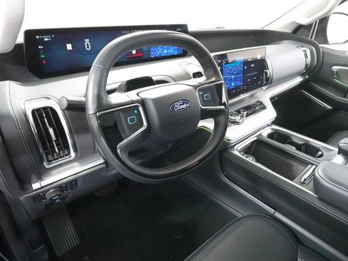 Certified 2025 Ford Expedition Platinum AWD/4WD image 35