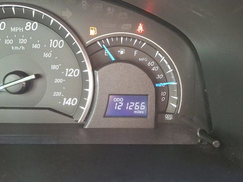 Used 2013 Toyota Camry LE image 17