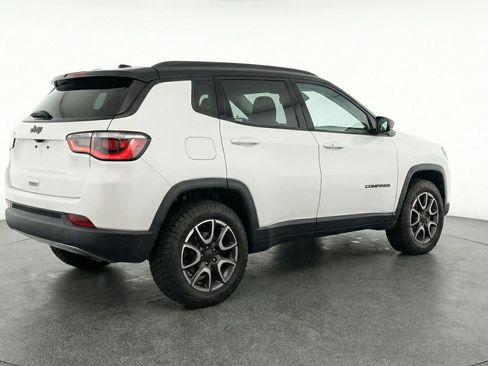 Used 2025 Jeep Compass Trailhawk AWD/4WD image 9