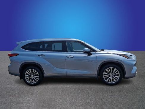 Used 2021 Toyota Highlander Platinum AWD/4WD image 3