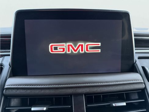 Used 2022 GMC Yukon SLT w/ SLT Luxury Package image 18