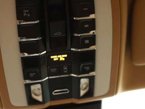 Used 2013 Porsche Panamera 4 Platinum Edition image 35