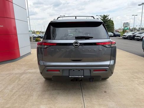 New 2026 Nissan Pathfinder SL w/ SL Premium Package image 5