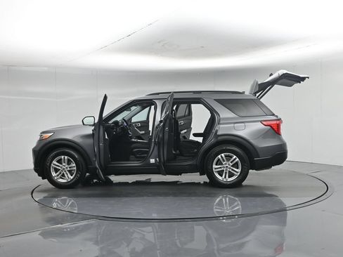 Certified 2021 Ford Explorer XLT RWD image 41