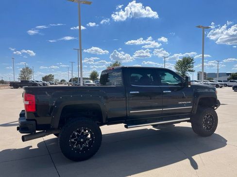 Used 2017 GMC Sierra 2500 Denali w/ Duramax Plus Package AWD/4WD image 5