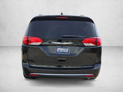 Used 2017 Chrysler Pacifica Touring-L w/ Tire & Wheel Group image 6