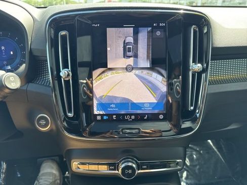 Used 2025 Volvo XC40 B5 Plus AWD/4WD image 24