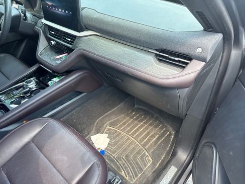 Used 2025 Ford Explorer Platinum RWD image 30