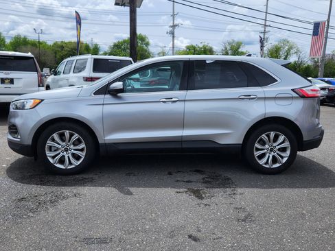 Used 2023 Ford Edge Titanium AWD/4WD image 2