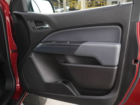 Used 2018 Chevrolet Colorado Z71 AWD/4WD image 9