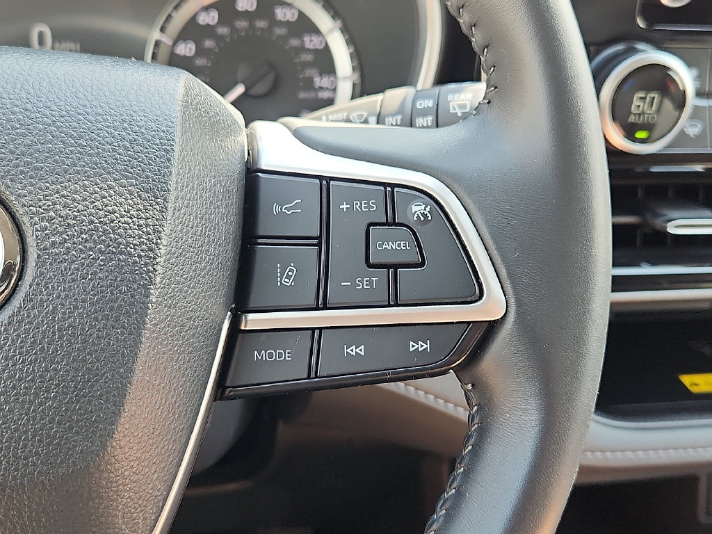 Certified 2025 Toyota Highlander XLE AWD/4WD image 26