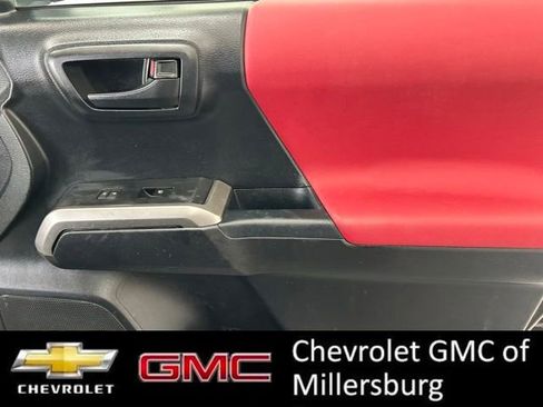 Used 2017 Toyota Tacoma SR5 w/ Tow Package AWD/4WD image 29