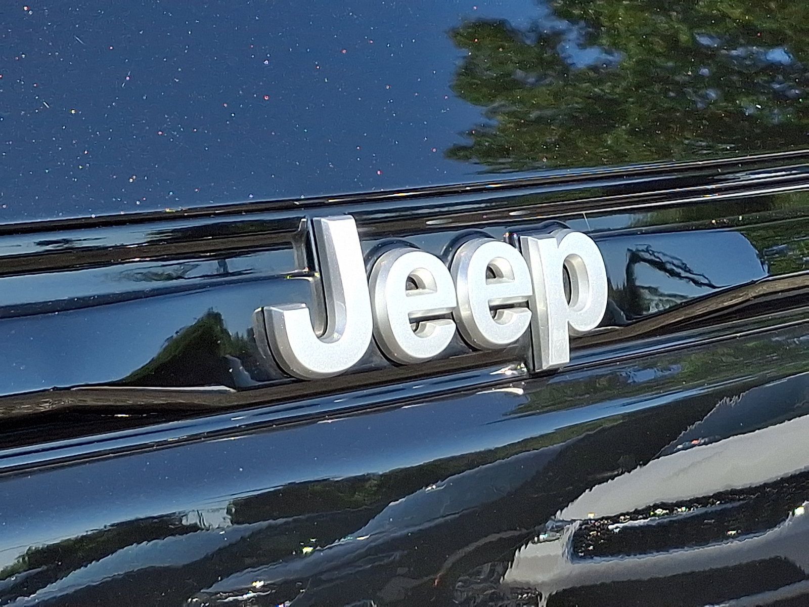 Certified 2025 Jeep Grand Cherokee Laredo w/ Luxury Tech Group I AWD/4WD image 29