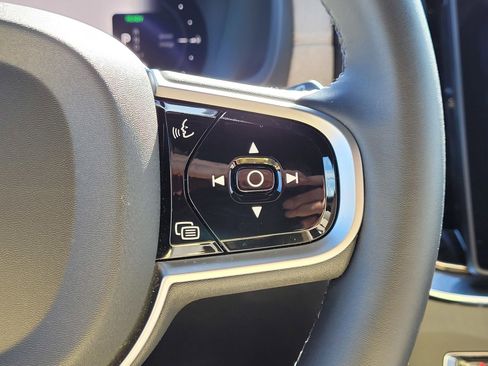 Certified 2025 Volvo XC90 T8 Plus image 16