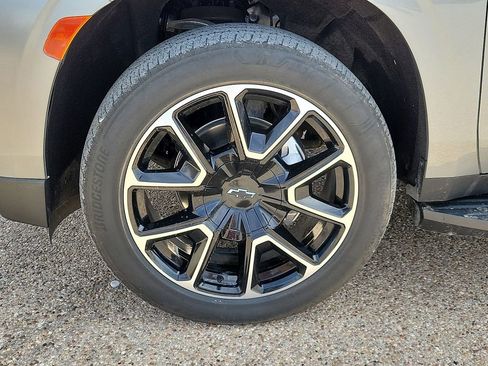 Used 2023 Chevrolet Suburban RST w/ Sport Performance Package AWD/4WD image 14