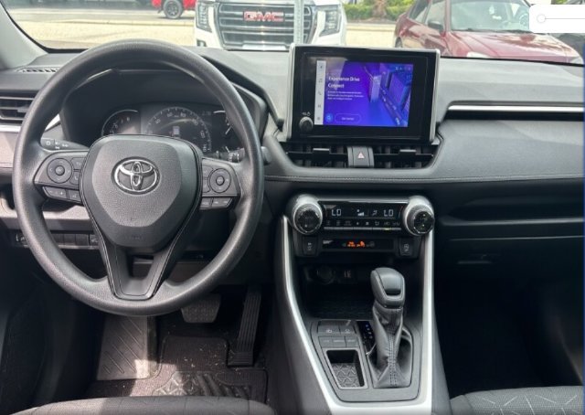 Used 2023 Toyota RAV4 XLE w/ Convenience Package FWD image 4