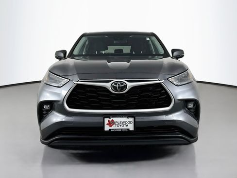 Used 2023 Toyota Highlander LE AWD/4WD image 2