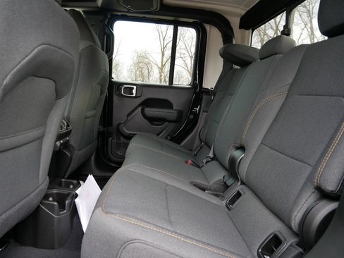 New 2026 Jeep Gladiator Sport AWD/4WD image 10