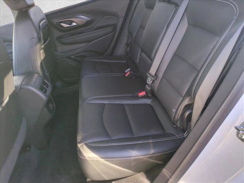 Used 2024 GMC Terrain SLT image 19