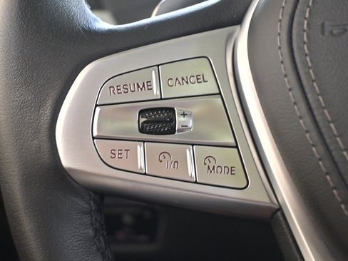 Certified 2023 BMW X7 xDrive40i w/ Executive Package image 23