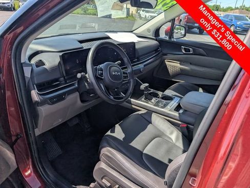 Used 2025 Kia Carnival FWD image 10
