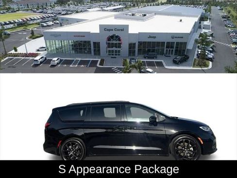 Certified 2026 Chrysler Pacifica Limited w/ S Appearance Package FWD image 4