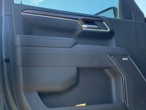 Used 2025 Chevrolet Silverado 1500 LT Trail Boss w/ LT Trail Boss Premium Package AWD/4WD image 15