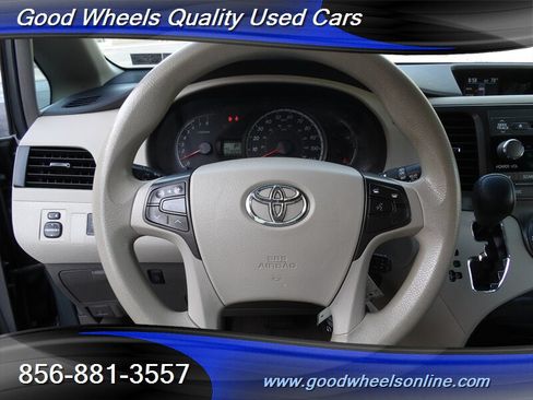 Used 2014 Toyota Sienna LE FWD image 17