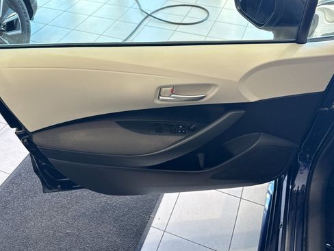 Used 2021 Toyota Corolla LE w/ LE Convenience Package image 11