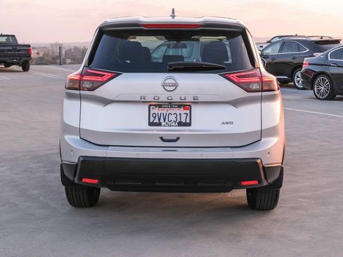 Used 2025 Nissan Rogue SV AWD/4WD image 5