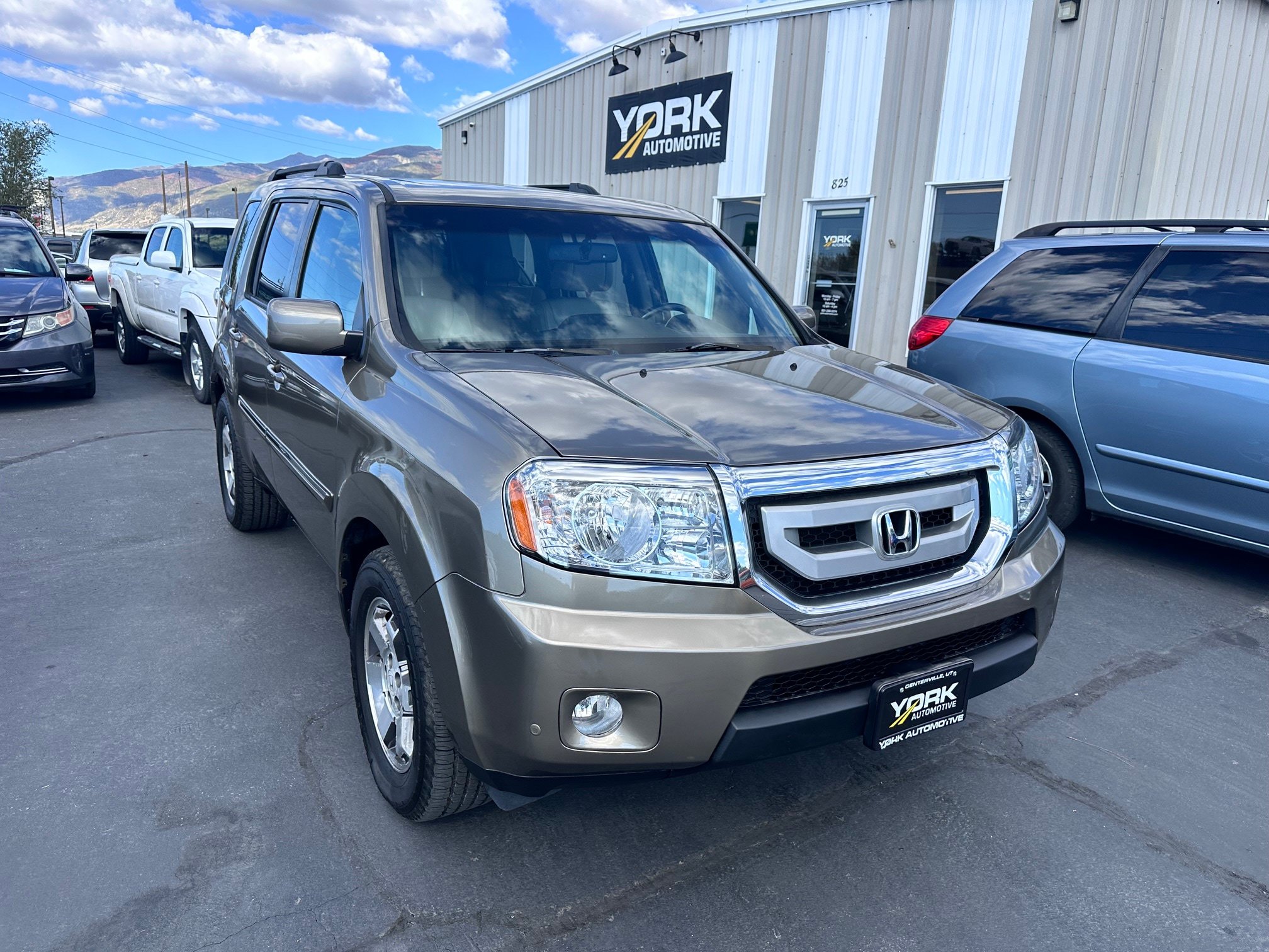 Used 2011 Honda Pilot Touring image 1