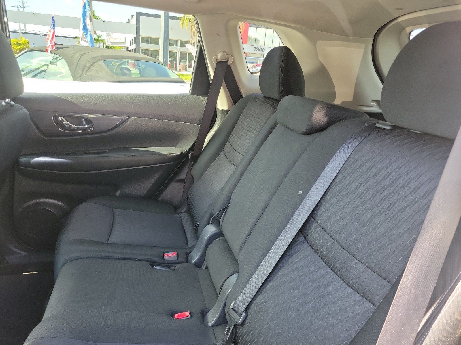 Used 2018 Nissan Rogue SV w/ Premium Package FWD image 11