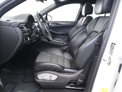 Used 2024 Porsche Macan Turbo image 29