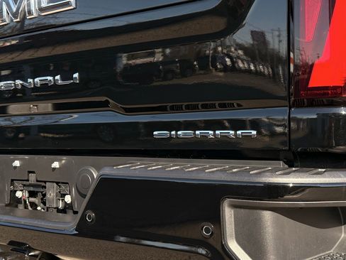 Used 2025 GMC Sierra 2500 Denali Ultimate image 13