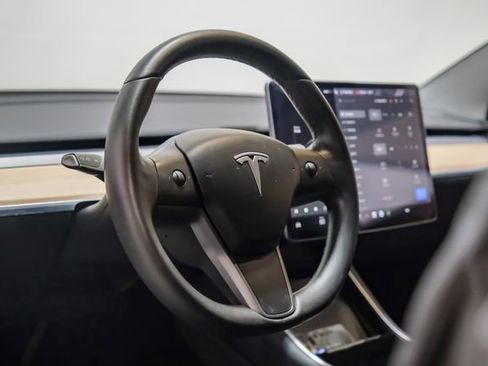 Used 2019 Tesla Model 3 Standard Range Plus image 25