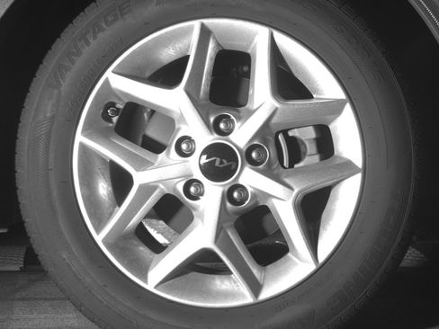 Used 2025 Kia Soul LX w/ LX Technology Package FWD image 15