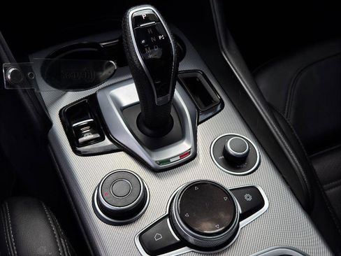 Used 2023 Alfa Romeo Giulia Veloce image 19