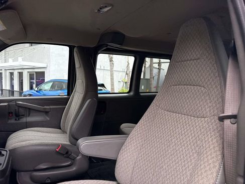Used 2025 Chevrolet Express 3500 LT w/ LT Preferred Equipment Group RWD image 10