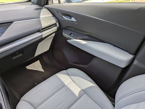 Used 2025 Cadillac XT4 Sport image 15