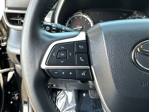 Used 2022 Toyota Highlander XLE image 25